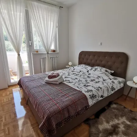 Capra Apartman Appartement *