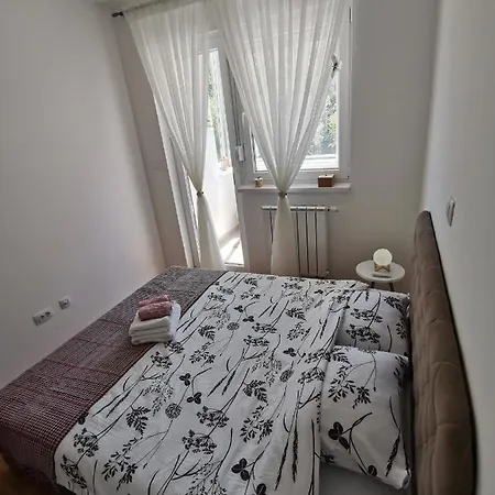 Capra Apartman Appartement *