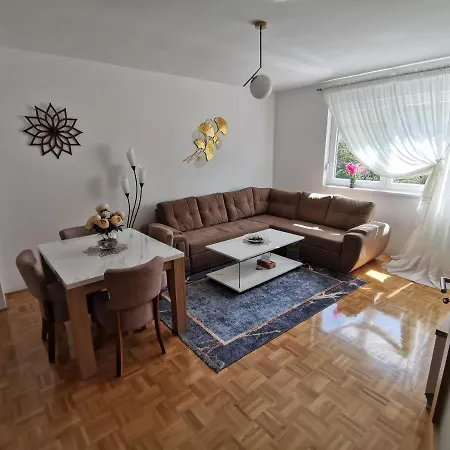 Capra Apartman Appartement